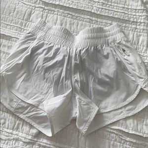 NWOT Tracket Short 4” lululemon
